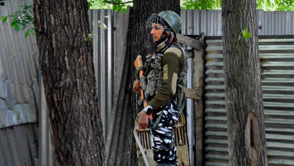 कश्मीर में पैदा और कश्मीर के ही खिलाफ