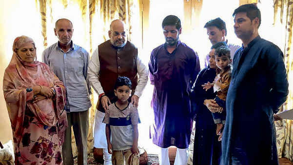 खान की बहादुरी के कायल सीनियर्स