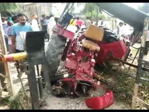 Jallianwalla Bagh Express collided with tractor trolley Jallianwalla Bagh Express collided with tractor trolley