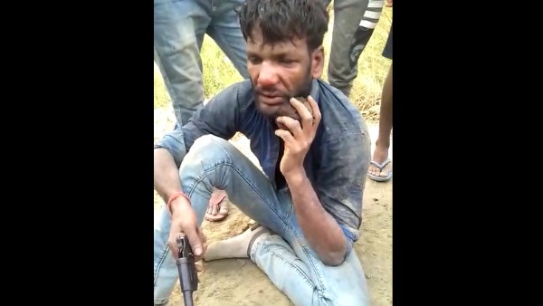 लोगों ने पकड़कर की पिटाई