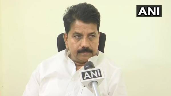 Madhya Pradesh: Former police constable complains to Home Minister on phone over IPS officers Madhya Pradesh: Former police constable complains to Home Minister on phone over IPS officers