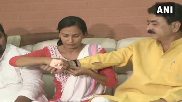 Gujarat: BJP MLA Balram Thawani apologized after kicking a woman NCP leader in Naroda Gujarat: BJP MLA Balram Thawani apologized after kicking a woman NCP leader in Naroda