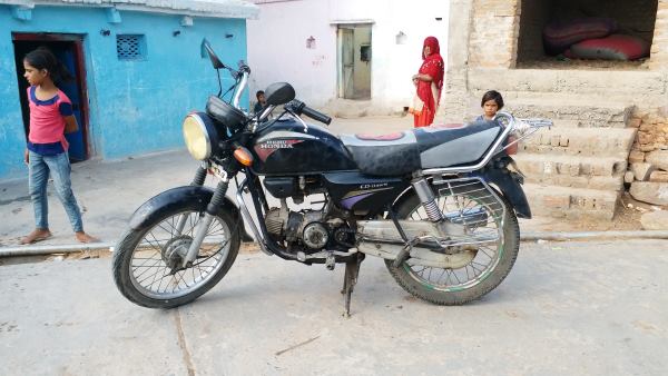 बाईक अब लोगों ने इसे देशी जुगाड़ नाम दिया