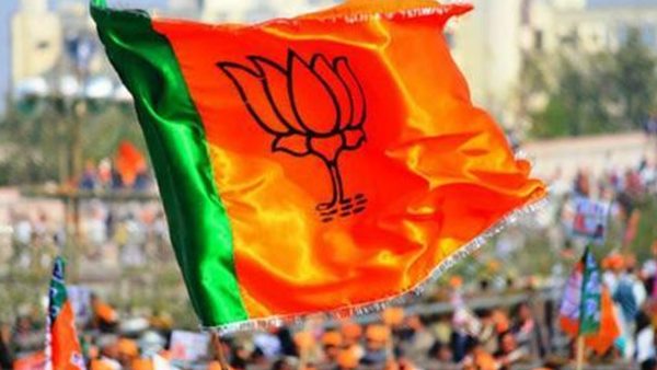 बीजेपी ने बंगाल में भगवा लहराया