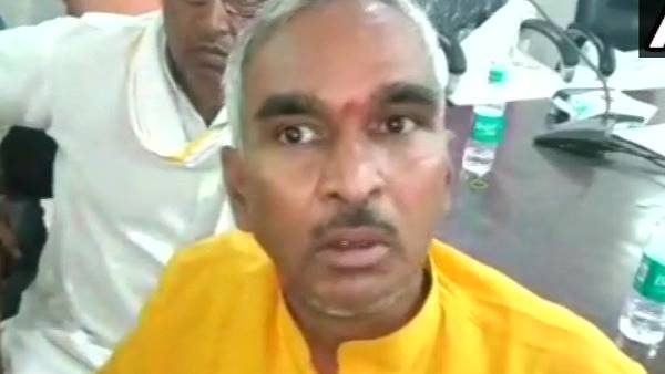 अखिलेश के लिए किया कसाई शब्द का इस्तेमाल
