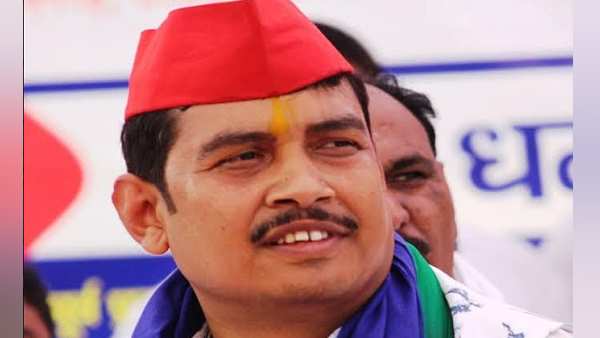 इसलिए चस्पा किया गया कुर्की का नोटिस