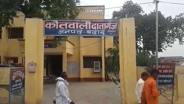 पीड़िता के घर पहुंचे आलाधिकारी