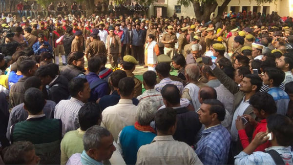 छिपता फिर रहा था इमरान