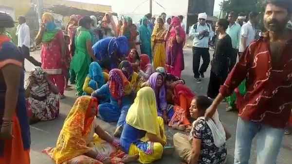 शव हाईवे पर रखकर लगाया जाम