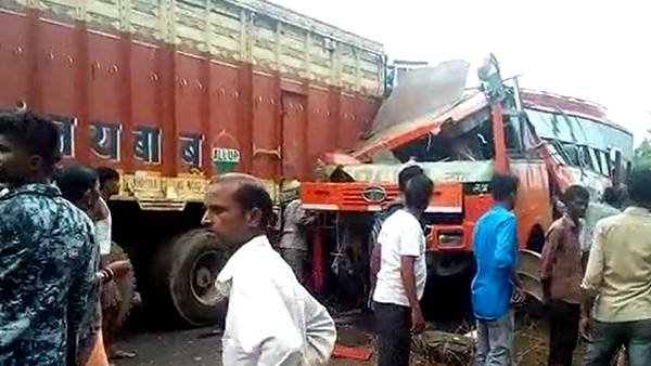 Many killed in bus and truck collision Many killed in bus and truck collision