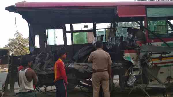 Three died in furious bus accident at lucknow kanpur highway Three died in furious bus accident at lucknow kanpur highway