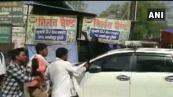 ham supporters show black flags to Bihar Health Minister, Mangal Pandeys convoy in Aurangabad ham supporters show black flags to Bihar Health Minister, Mangal Pandeys convoy in Aurangabad