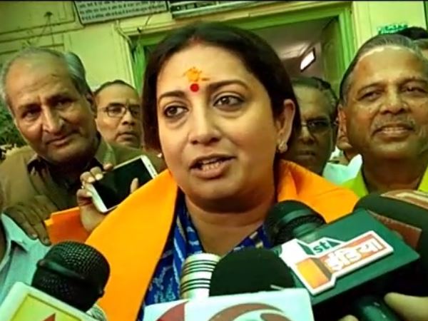 Central minister smriti irani in Shrinathji Temple, Nathdwara Central minister smriti irani in Shrinathji Temple, Nathdwara