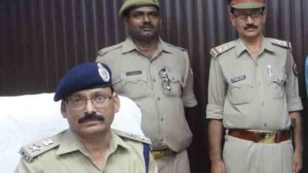 Chandauli police arrested a accused of robbing Chandauli police arrested a accused of robbing