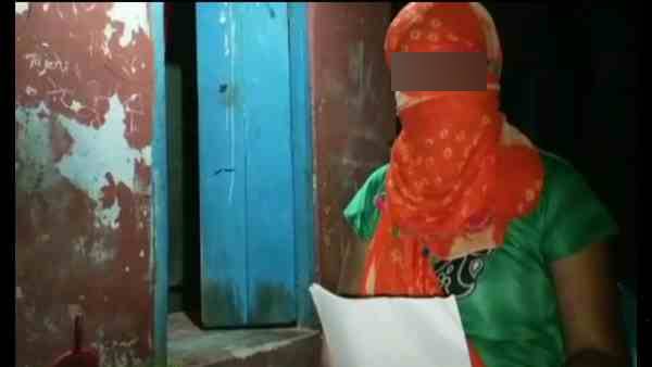 girl physically attacked inside her house by five people girl physically attacked inside her house by five people