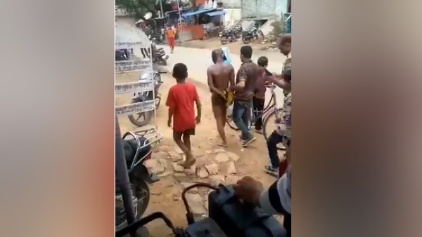 इलाके में पुलिस बल तैनात