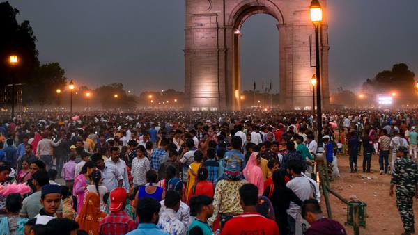 इतने बेखबर कि पड़ोस की खबर नहीं