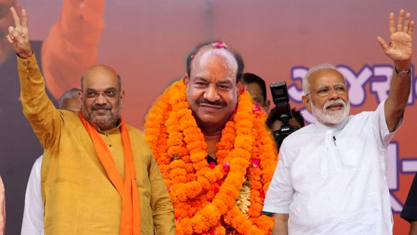 संघ, मोदी और शाह के करीब