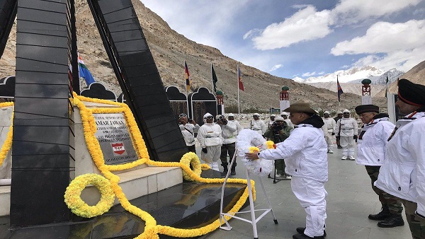 defence minister rajnath singh salutes the spirit of jawans at siachen base camp defence minister rajnath singh salutes the spirit of jawans at siachen base camp