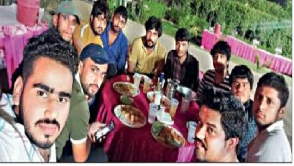 चारों महिलाओं ने टीम को अंदर घुसने से रोका -पुलिस