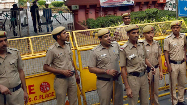 पुलिस ने तीन लोगों को किया था गिरफ्तार