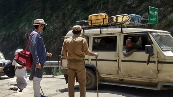 भेष बदलकर पहुंचे थे डीएम