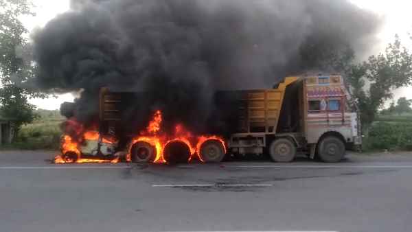 man burned alive in road accident man burned alive in road accident
