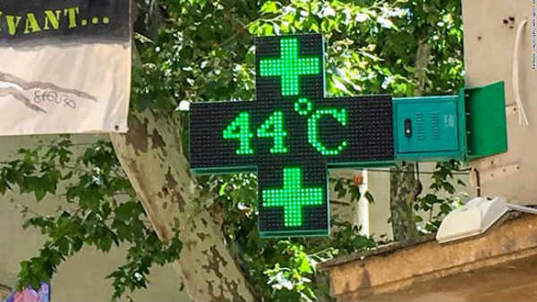 4,000 स्कूलों में छुट्टी