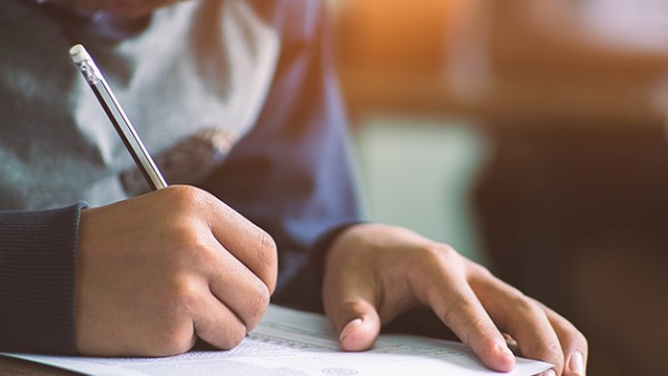 अब यूनिवर्सिटी एग्जाम की तैयारी कर रही है अल्मज