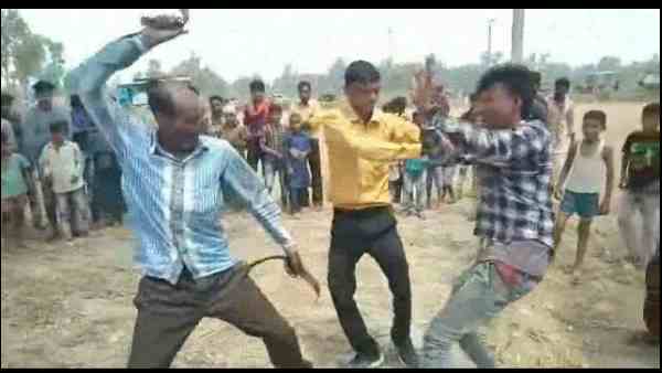 viral video of man beaten brutally by the villagers viral video of man beaten brutally by the villagers