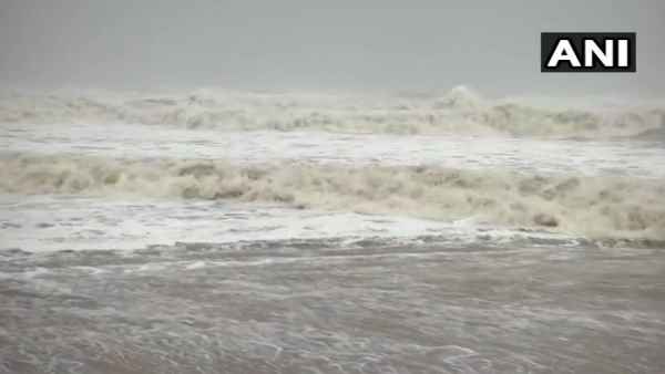 CycloneVayu: wont hit gujarat it will pass nearby from porbandar CycloneVayu: wont hit gujarat it will pass nearby from porbandar