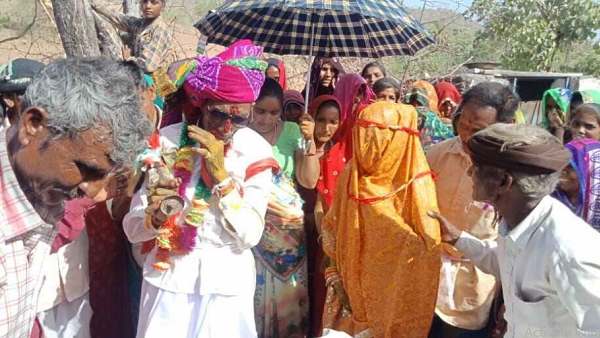 75-years-old groom marriage with 70-years bride after 60 years of relationship in Gujarat 75-years-old groom marriage with 70-years bride after 60 years of relationship in Gujarat