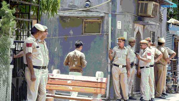 Old man complains to gujarat police in fear of his son Old man complains to gujarat police in fear of his son