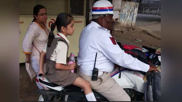 कार्रवाई के विरोध में स्कूल वाहन चालकों की हड़ताल