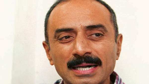 सरकार के खिलाफ मोर्चे खोल रहे थे संजीव