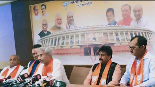अमित शाह और स्मृति ईरानी के पद हुए हैं रिक्त