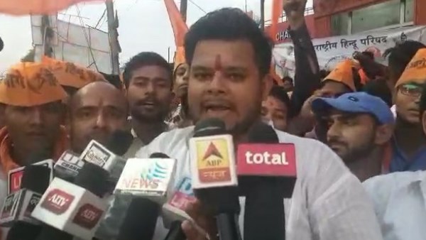 मूक दर्शक बनी रही पुलिस