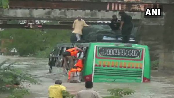 bus was stuck in a nallah in Bodiyana village of Chittorgarh bus was stuck in a nallah in Bodiyana village of Chittorgarh