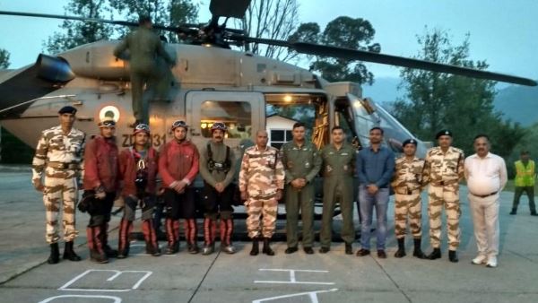 mountaineers search operation:helicopter is back in Pithoragarh after three attempts mountaineers search operation:helicopter is back in Pithoragarh after three attempts