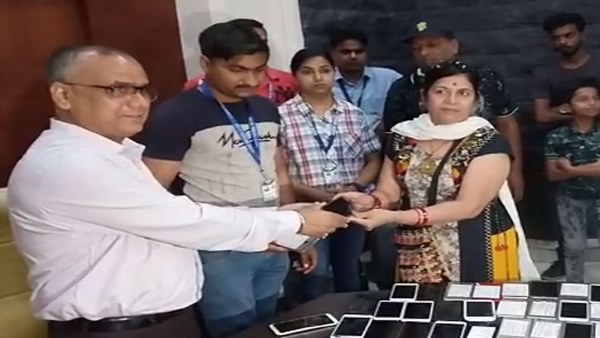 indore Crime Branch Found 83 Missing Mobile and returnd to owner indore Crime Branch Found 83 Missing Mobile and returnd to owner