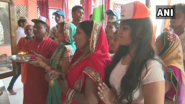 भारत की रिकॉर्ड जीत के लिए आरती