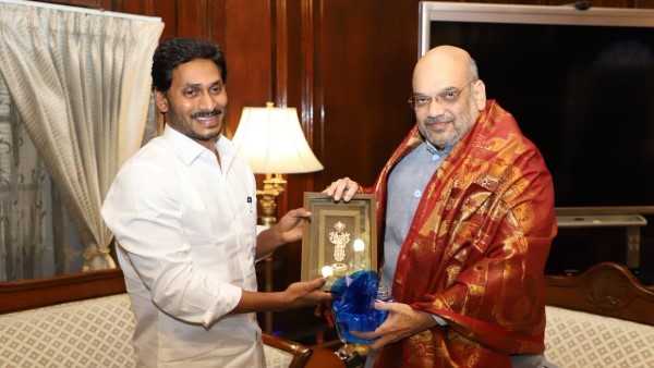 andhra cm Jagan Mohan Reddy Meets Home Minister Amit Shah Over Special Status andhra cm Jagan Mohan Reddy Meets Home Minister Amit Shah Over Special Status