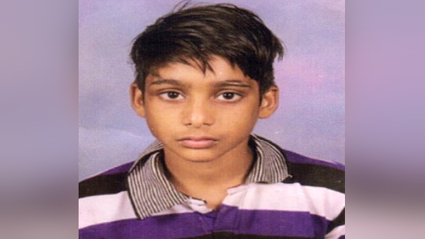 Vidhyadhar nagar Jaipur Child fell into pit when he playing in Park Vidhyadhar nagar Jaipur Child fell into pit when he playing in Park