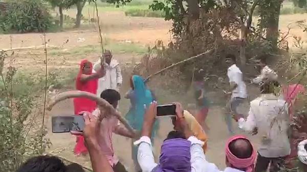 Fight among two groups in village video viral Fight among two groups in village video viral