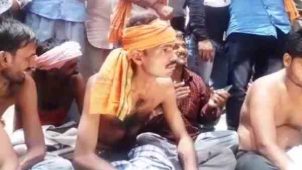 BJP workers agitation to meet MP BJP workers agitation to meet MP