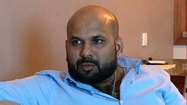 'ब्लैकमेल कर रही महिला'