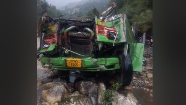 खराब सड़क भी बनी हादसे की एक वजह