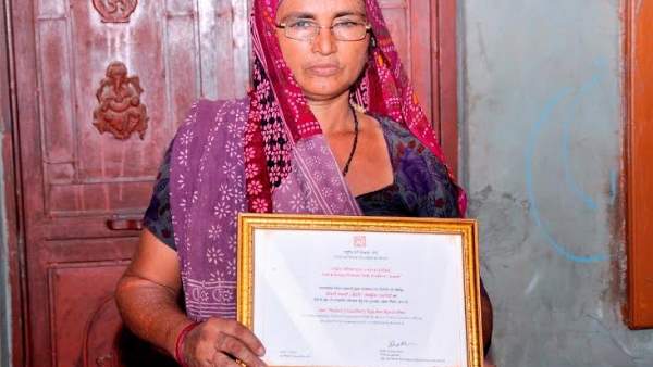 पंखे और नहलाने की अच्छी व्यवस्था है