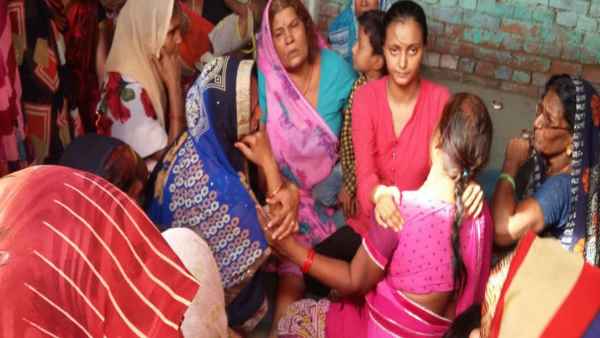 अस्पताल में जिंदगी और मौत से जूझ रहे है शहीद के पिता