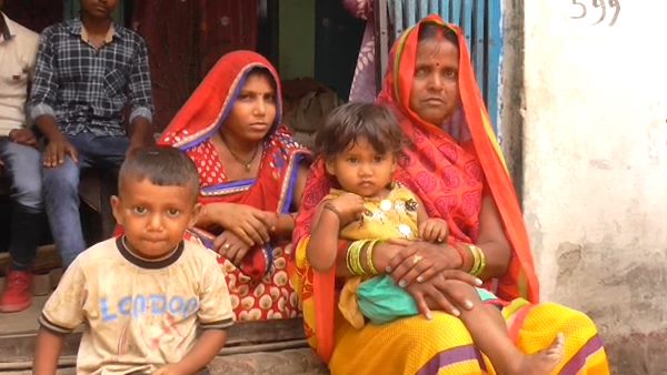 भोजन-पानी के लिए मिल रही यातनाएं